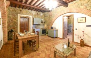a living room with a table and a kitchen at Casale Stella Nova in Grosseto