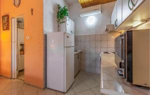 Kuchyň nebo kuchyňský kout v ubytování Studio Apartment In Medulin