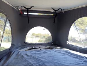 Postel nebo postele na pokoji v ubytování Ford Transit Custom Camper