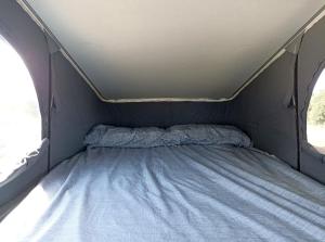 Postel nebo postele na pokoji v ubytování Ford Transit Custom Camper