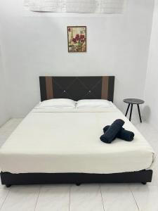 Tempat tidur dalam kamar di Rose Case by Check In Host