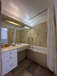 A bathroom at LePrinceDeGalles