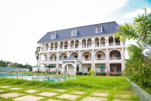 a large building with a pool in front of it at The Bheemili House in Bhīmunipatnam