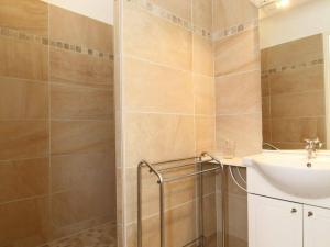 a bathroom with a sink and a mirror at Appartement T3 à Balaruc-les-Bains avec WiFi et vue sur l'étang de Thau - FR-1-553-188 in Balaruc-les-Bains +10 photos