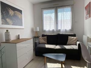Posedenie v ubytovaní Charmant T2 au cœur du village avec garage, balcon ensoleillé et wifi à Balaruc-les-Bains. - FR-1-553-183