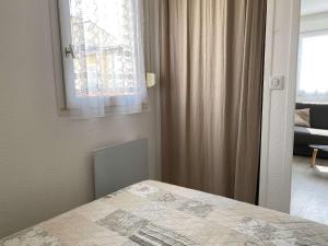 Posteľ alebo postele v izbe v ubytovaní Charmant T2 au cœur du village avec garage, balcon ensoleillé et wifi à Balaruc-les-Bains. - FR-1-553-183
