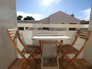 Balkón alebo terasa v ubytovaní Charmant T2 au cœur du village avec garage, balcon ensoleillé et wifi à Balaruc-les-Bains. - FR-1-553-183