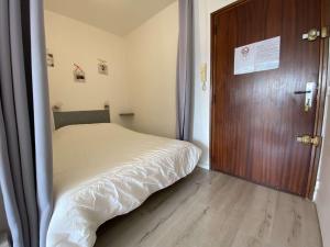 Posteľ alebo postele v izbe v ubytovaní Charmant T1 à Balaruc-les-Bains - 32m², ascenseur, WIFI, proche centre spa - FR-1-553-213