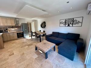 Kuchyň nebo kuchyňský kout v ubytování Bas de villa cosy Juan les Pins avec jardin
