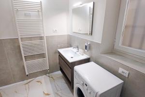 Ένα μπάνιο στο PL9 HOUSE +6 φωτογραφίες