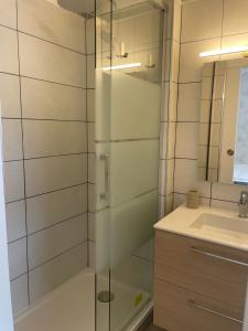 Spacieux Studio 3pers vue marina a St Cyprien tesisinde bir banyo