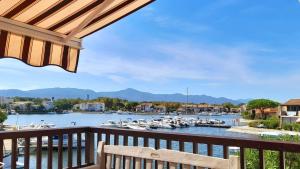 a balcony with a view of a marina at Spacieux Studio 3pers vue marina a St Cyprien in Saint-Cyprien