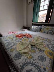 a bed with a blanket laying on top of it at Pousada do Guerreiro in Cachoeira