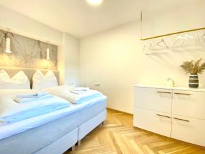 Ein Bett oder Betten in einem Zimmer der Unterkunft Golden Boho I Centrum I Car Park I 8 Pax I Netflix