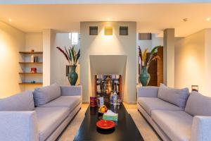Posezení v ubytování Al Maaden Villa Hotel & Spa