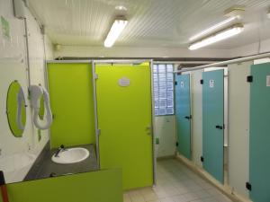 a bathroom with green walls and a sink at Camping Smile & Braudieres in Mézières-sous-Lavardin
