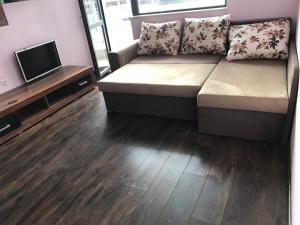 O zonă de relaxare la 2-bed,2-bath, free private parking