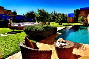 Bazén v ubytování Al Maaden Villa Hotel & Spa nebo v jeho okolí
