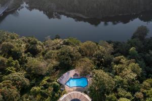 Bazén v ubytování Indra Manel Family Holiday Resort Kandy nebo v jeho okolí