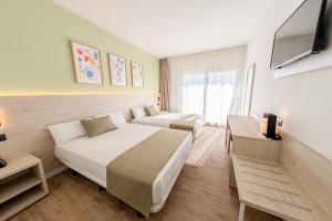 Postel nebo postele na pokoji v ubytování Hotel Jaime I