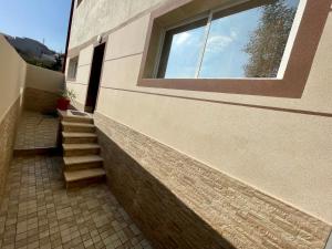 a building with stairs and a window on it at Appartement pour famille avec enfant in Al Hoceïma