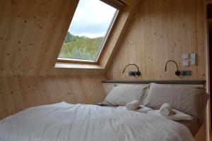 a bedroom with a bed with towels on it at Glamping Alvearium Alturis in Gagliano