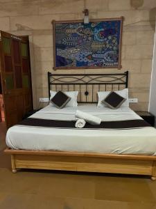 מיטה או מיטות בחדר ב-hostel Wyra home stay Jaisalmer