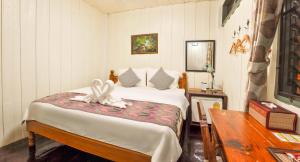 Krevet ili kreveti u jedinici u objektu Sangthong Heritage hotel โรงแรมแสงทองเฮอริเทจ