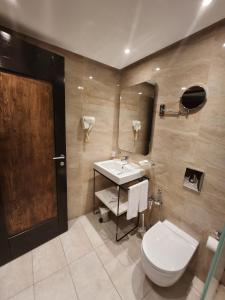 Koupelna v ubytování Samarons Hotels