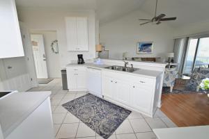 Cucina o angolo cottura di Sandpiper Cove Unit 4206