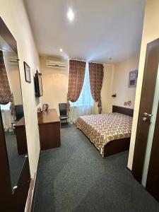 Postel nebo postele na pokoji v ubytování Kizhi ART Hotel Kharkiv