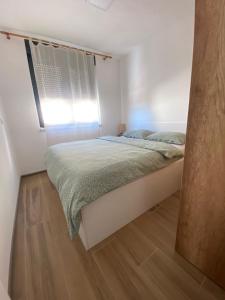Cama o camas de una habitación en Apartman Snjezna Jezera ski centar Ravna Planina