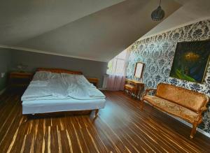 a bedroom with a bed and a couch at Villa Wellness in Budapest