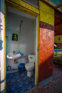 Bilik mandi di Vila Livadeto