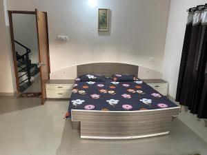 Postel nebo postele na pokoji v ubytování Samruddhi S1 homestay garden villa or S3