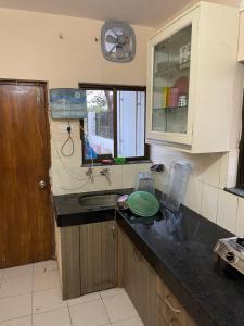 Kuchyň nebo kuchyňský kout v ubytování Samruddhi S1 homestay garden villa or S3