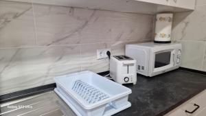 Kuchyň nebo kuchyňský kout v ubytování Piso Grande Amplio para grandes grupos 4 Dormitorios 2 baños,Asc 4AC y WIFI