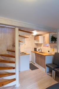 Køkken eller tekøkken på Best Located Duplex Apartment