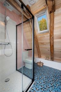 a bathroom with a shower with a toilet in it at La maison de Ganil in Saint-Cirq-Lapopie
