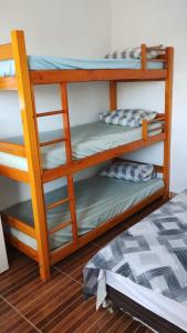 a bunk bed room with two bunk beds at Pousada Do Léo in Bertioga