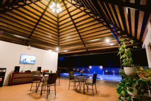 Μια τηλεόραση ή/και κέντρο ψυχαγωγίας στο Asian Vanda Villas
