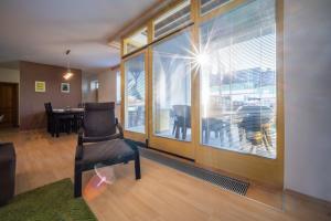 Posezení v ubytování Apartment Riviera 500-15 Lipno Home