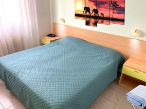 A bed or beds in a room at Hotel Villa Augusta Még 37 kép