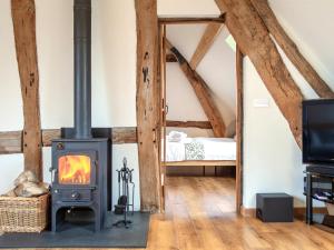 Μια τηλεόραση ή/και κέντρο ψυχαγωγίας στο 3 Bed in Malvern 41983