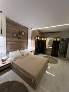 a large bedroom with a large bed and a mirror at 127-3 النيل in Cairo