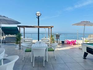 Ein allgemeiner Meerblick oder ein Meerblick von des Aparthotels aus