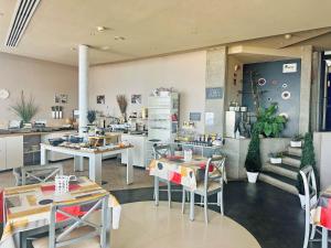 Ein Restaurant oder anderes Speiselokal in der Unterkunft Holiday Club Vista Amadores 
