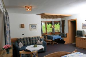 A seating area at Alpengasthof Hotel Schwand