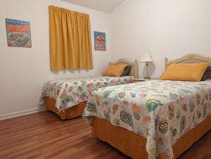 a bedroom with two beds and a window at Great Central Location - Between Everything in Myrtle Beach