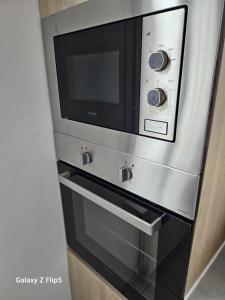a microwave oven sitting on top of a stove at VILLA Zara in Beauvais